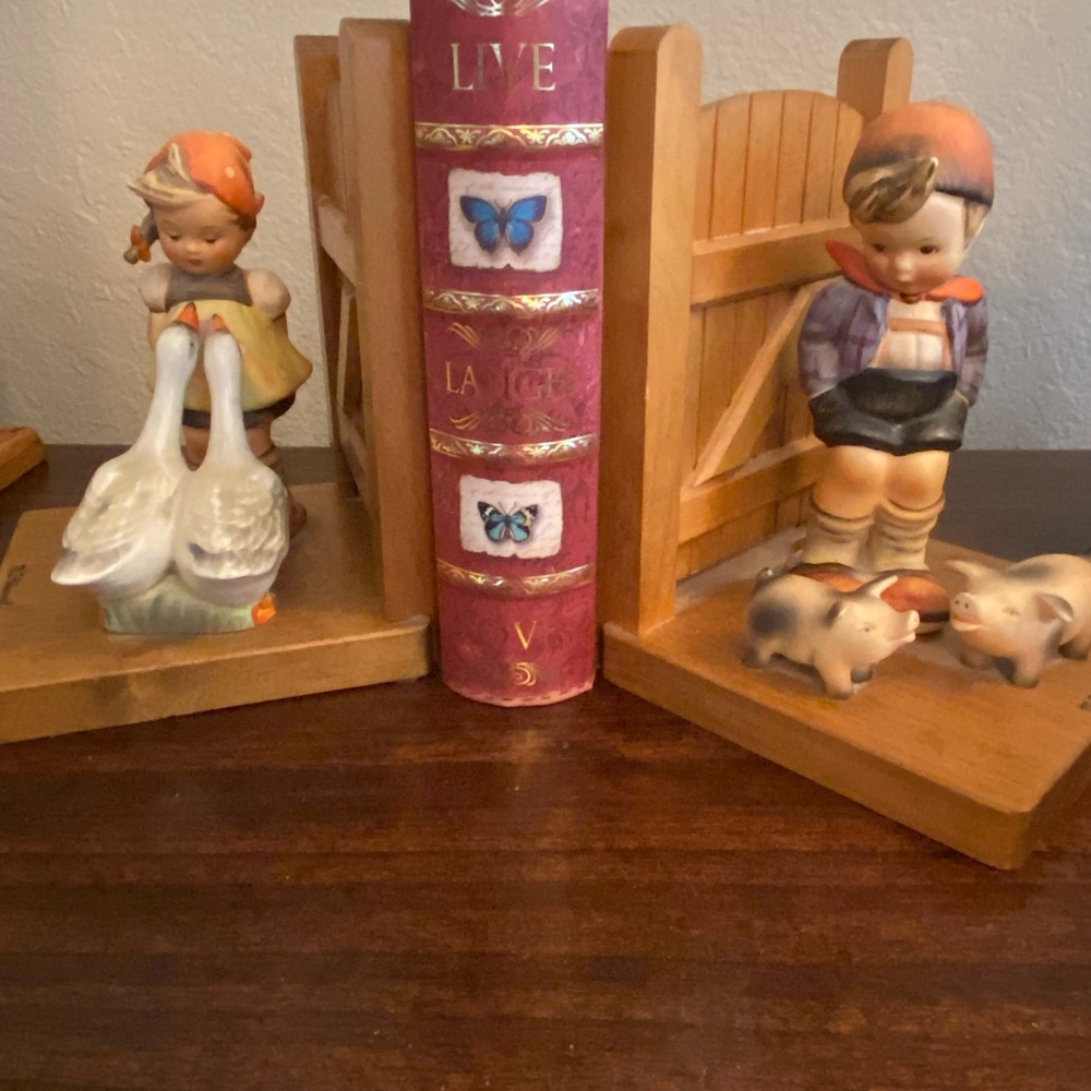 Charming Wooden Bookends with Figurines